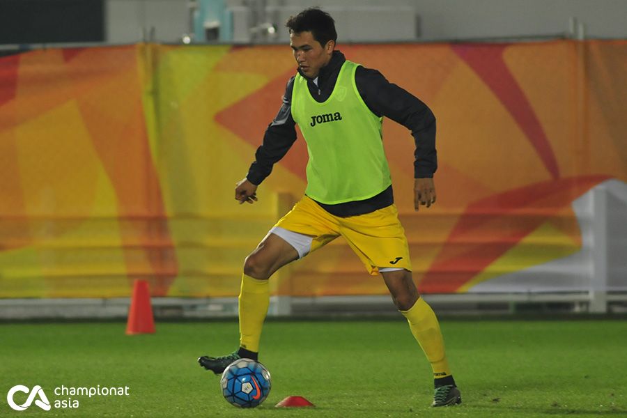 Training Uzbekistan Olympic football team