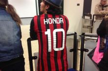 «Милан» уже продал около 1000 футболок с именем Хонды