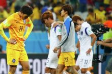 Болельщики забросали игроков Южной Кореи ирисками, встречая сборную в аэропорту