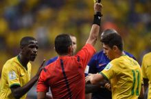 Бразилия – Голландия. Оскар стал первым игроком на ЧМ-2014, который получил желтую карточку за симуляцию