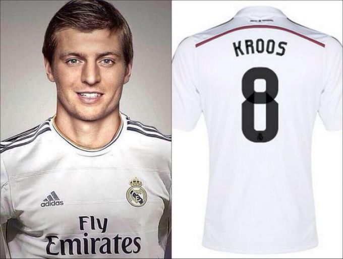 Kroos real madrid kit. Тони Кроос жена. Тони Кроос в детстве. Тони Кроос с женой и детьми.