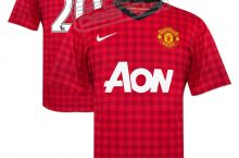 «Манчестер Юнайтед» продавал футболки ван Перси с ошибкой в фамилии