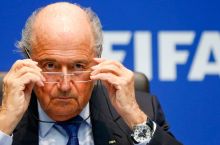 FIFA Blatter, Figu, Al-Hussayn hamda van Pragni davogar sifatida ro'yxatga oldi 