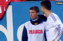 Роналду в матче с «Атлетико» разнервничался и отпихнул болбоя рукой