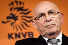 Ван Праг снял свою кандидатуру с выборов президента ФИФА в пользу принца Иордании