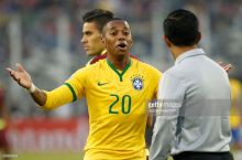 Робиньо вышел на пятое место по количеству матчей за сборную Бразилии