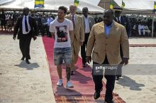 HRF Messini diktator deb hisoblanuvchi Gabon prezidentini qo'llab-quvvatlashda aybladi