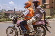 Уганда клуби такси қилиб пул ишлаш учун футболчиларга мотоцикл совға қилди