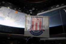 Британский космонавт развернул флаг «Сток Сити» на МКС