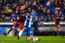 Messi "Espanol"ga qarshi Kubok bahsida raqib himoyachisi bilan janjallashib qoldi
