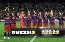 «Барселона» – «Атлетик». Месси перед игрой показал болельщикам «Золотой мяч»