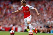 "Arsenal" Monreal bilan shartnomani uzaytirdi