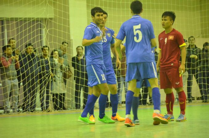 Узбекистан Вьетнам футбол прямой эфир. Узбекистон ветнам игра игроками. Узбекистон ветнам игра игроками состав.