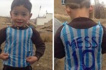 Afg'onistonlik Murtazo Ahmadi plastik paket o'rniga Messi imzosi tushirilgan Argentina terma jamoasi formasini oldi