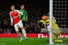 Ozil "Arsenal"dan ketmoqchi emas