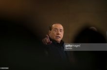 Берлускони "Милан" футболчиларига: "Агар шундай ўйнашда давом этсангиз, сизларга пул тўламайман"