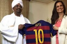Sudan prezidentini Messining futbolkasi bilan aldashdi