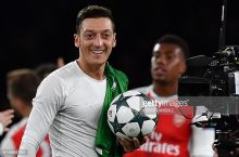 Mesut Ozil CHempionlar ligasida xet-trik qayd etgan uchinchi nemis futbolchisi