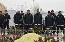 “Nasaf” klubi futbolchilari Islom Karimov qabrini ziyorat qilishdi