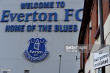 "Everton" o'z muxlisiga MYU logotipi tushirilgan Barkli futbolkasini yubordi