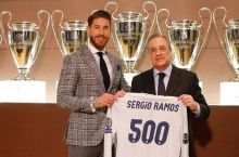 “Real” prezidenti Ramosga 500-raqami tushirilgan futbolka sovg'a qildi