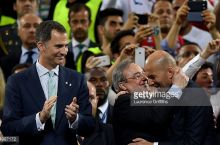 Перес сказал Зидану, что тот останется наставником «Реала»
