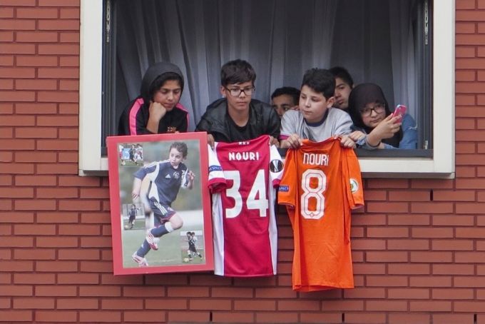 Do'st kulfatda bilinadi. Butun dunyo 20 yoshli futbolchi uchun qayg'urmoqda