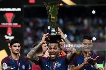 Алвес — о выигрыше Суперкубка Франции: надеюсь, этот титул не будет последним