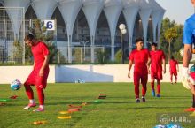 Национальная сборная Кыргызстана провела первую тренировку на стадионе академии Бунедкора + ФОТО