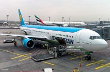 Сборная Казахстана по футболу прилетела в Румынию на самолете с надписью «Узбекистан»