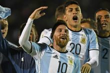 Argentina futbolchilari kiyimxonada qanday bayram qilishdi? VIDEO