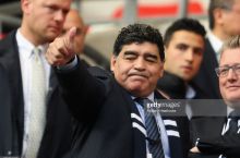 Maradona Argentinaning Nigeriyadan uchragan mag'lubiyatidan keyin jamoani boshqarmoqchi