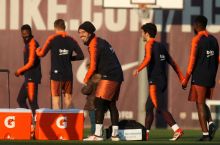 Luis Suares "Barselona" mashg'ulotiga o'g'li bilan keldi (FOTO)