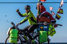 Аргентиналик мухлис Россияга велосипедда 80 000 км йўл босиб келди ФОТО