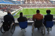 Болельщик из США подарил россиянину инвалидную коляску за 10 тысяч долларов ВИДЕО