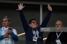Maradona ushbu harakati uchun 11 mingdan quruq qoladigan bo'ldi (FOTO +16)