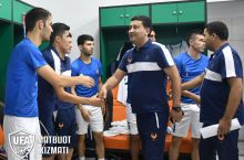 Umid Ahmadjonov Qatarga qarshi o'yin oldidan futbolchilar bilan uchrashdi va omad tiladi