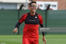 Yangi Edgar Davids. Firmino endi ko'zoynak bilan (FOTO)