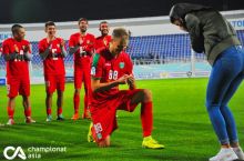 Кеча "Локомотив" футболчиси қиз ўртоғининг "қўлини сўради" ФОТОГАЛЕРЕЯ (18+)