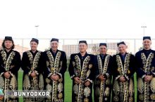 Игроки "Бунёдкора" поздравили своих наставников с праздником ФОТО