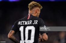 Neymar 2ta jarima zarbasini golga aylantirdi. PSJ - "Crvena Zvezda" (VIDEO)