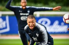 Mbappe mashg'ulotda Dembelening ustidan kuldi VIDEO