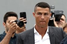 Ronaldu va uning dugonasini Parijda ko'rib qolishdi FOTO