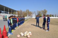 “Neftchi” azolari yosh futbolchilar bilan uchrashishdi