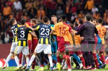 "Galatasaroy" - "Fenerbaxche" o'yinidan so'ng janjal bo'ldi (+VIDEO)