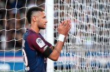 Neymar muxlislarga qarsak chalgani uchun pul olar ekan