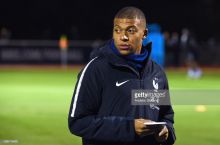 Mbappe o'z sovrinini qabul qilib oldi