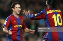 Xavi Ronaldinodan yuqori turuvchi yagona futbolchi kimligini aytdi