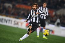 Pirlo buyukligiga yana bir isbot: U jarohat tufayli faqat chap oyoqda o'ynagan va top darajada harakat qilgan