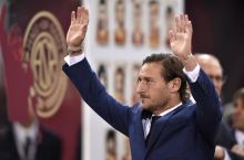 Totti futbol agenti sifatida ilk mijozini tanishtirdi